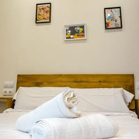 Acogedor Estudio En Cuatro Caminos By Bebalmy Madrid Exterior photo