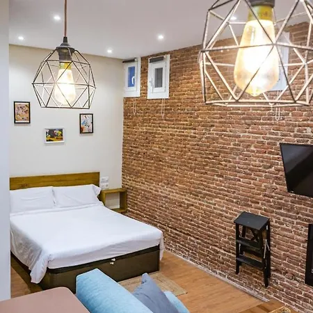 Acogedor Estudio En Cuatro Caminos By Bebalmy Madrid Exterior photo